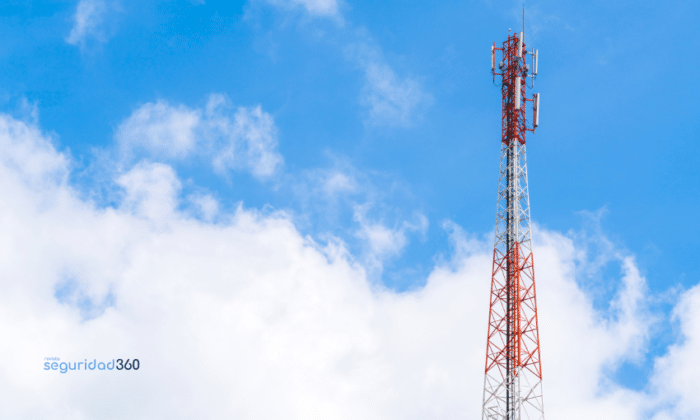 La torre arriostrada de comunicación Qué es cómo funciona cuánto